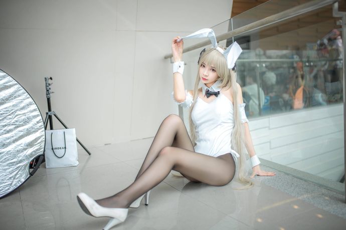 疯猫ss-穹妹兔女郎1 [13P-17MB]