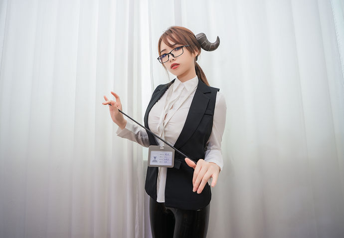 雯妹不讲道理-魅魔本 office devil [27P-427MB]